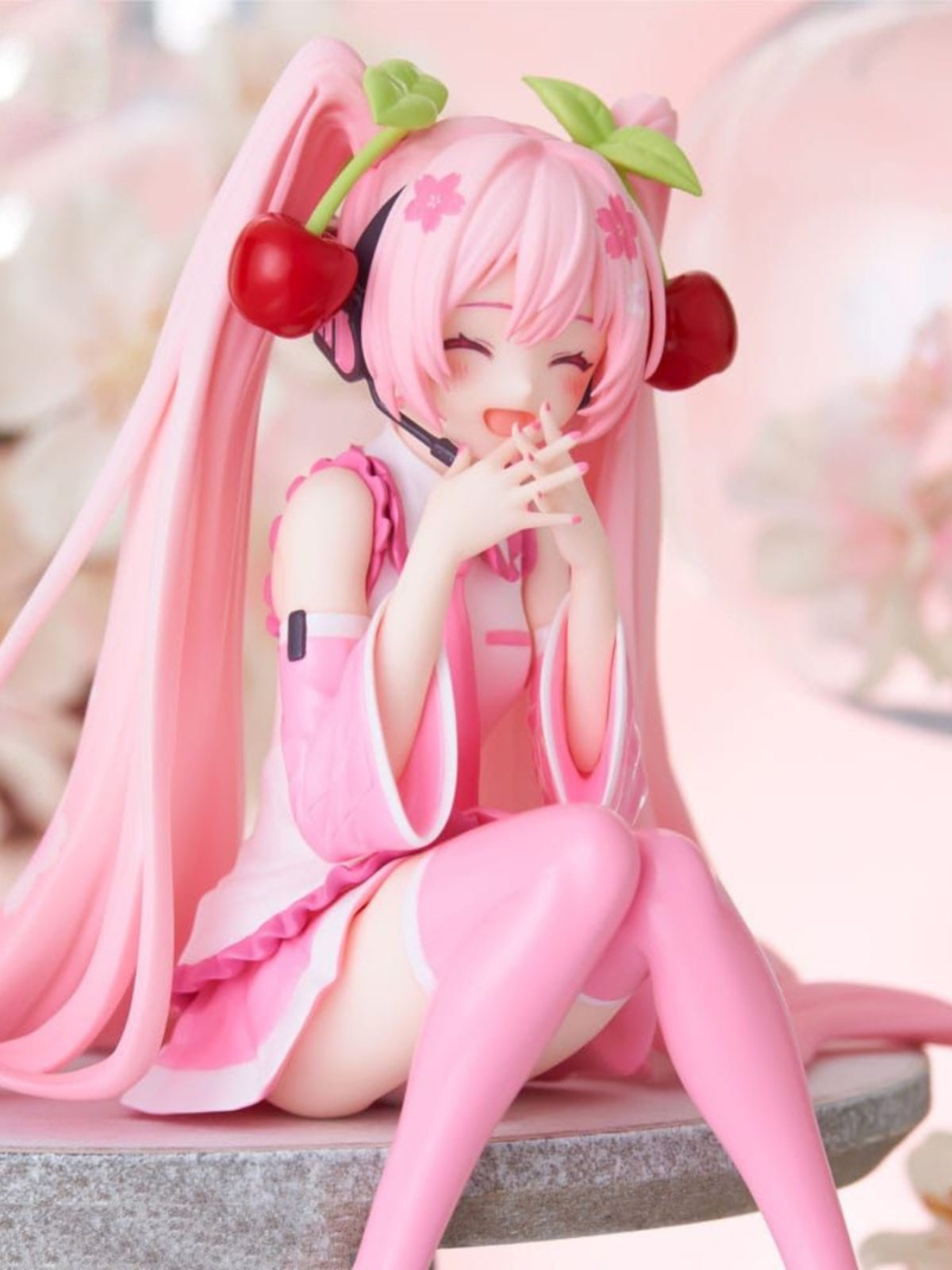 Sakura Hatsune Miku figure