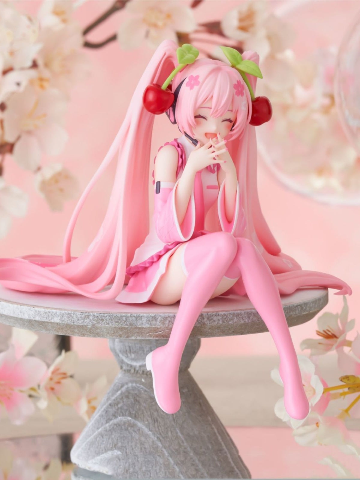 Sakura Hatsune Miku figure
