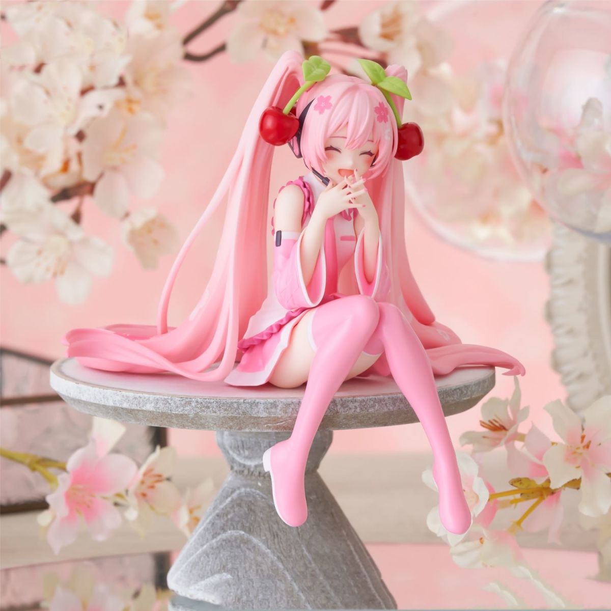 Sakura Hatsune Miku figure