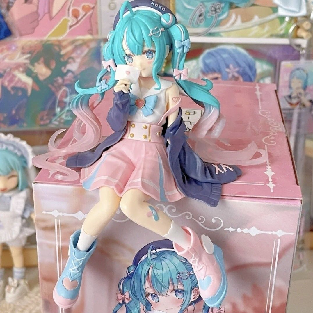 Sakura Hatsune Miku figure